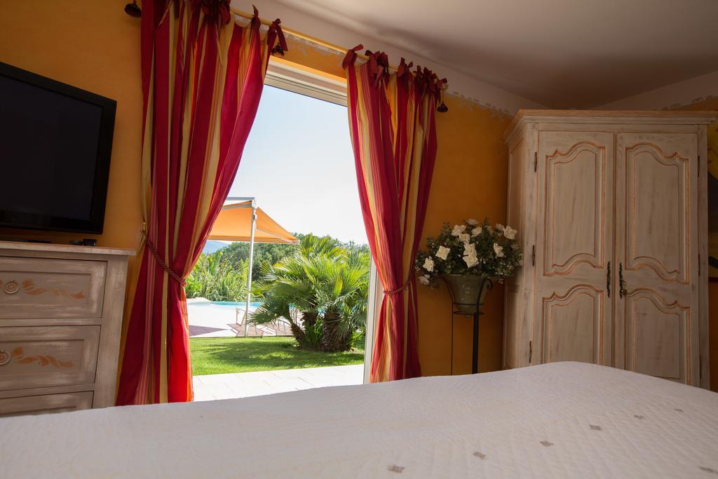 La Tarentane Hotel Grimaud Buitenkant foto